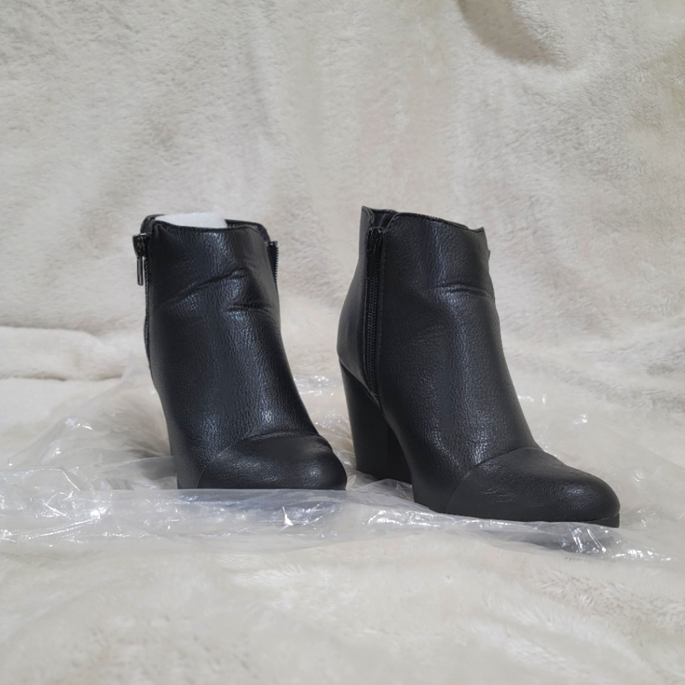 Black ankle heeled booties